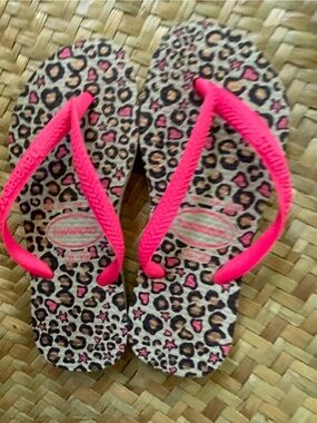 Havaianas  Girls Pink leopard  Strap Flip Flops preowned Eu 27/28. US 10